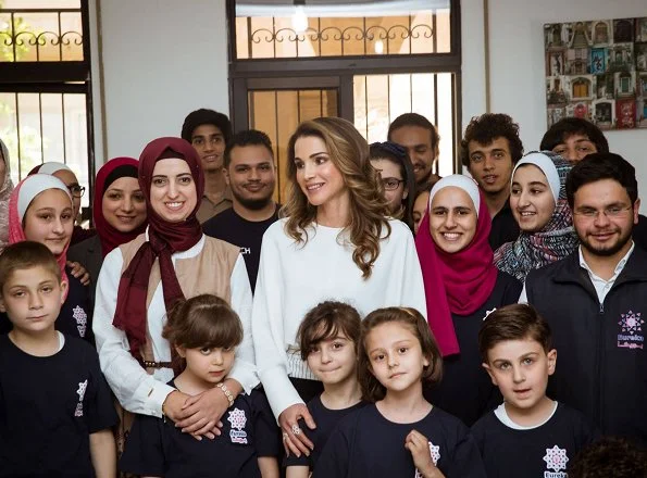 Queen Rania visited Eureka Tech Academy on Wednesday and met with academicians and students. Queen Rania style blouse