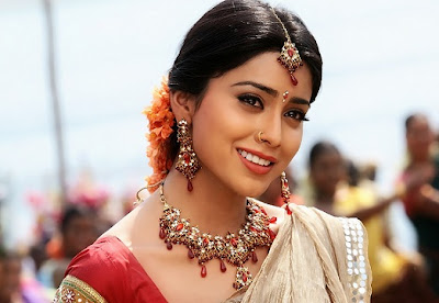 Beautiful Shriya Saran HD Wallpaper for Desktop PC - Sms In Hindi