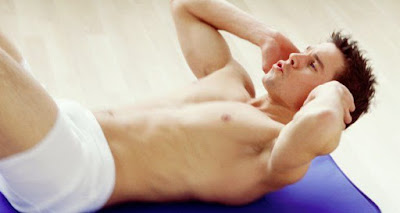 Gập bụng bằng thảm tập yoga cực hiệu quả