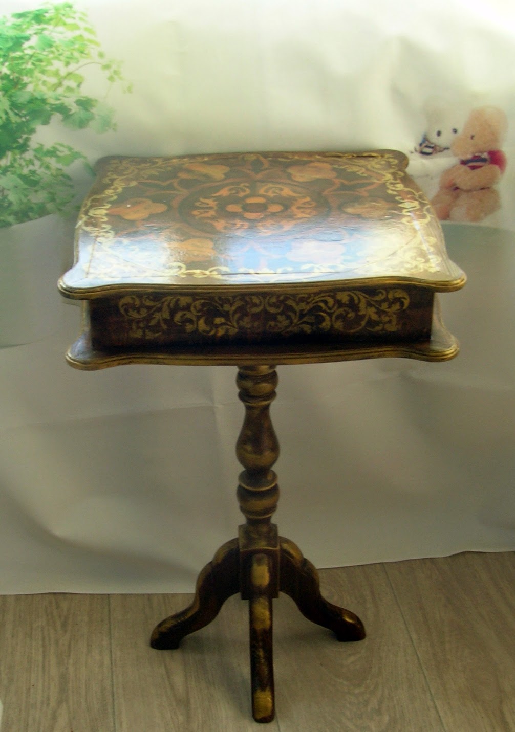 Столик для рукоделия антиквариат