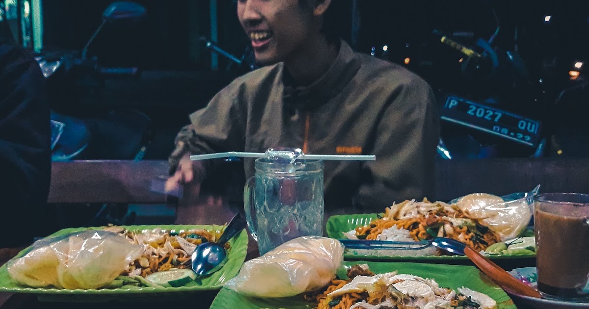 "Chow down" nghĩa là gì?