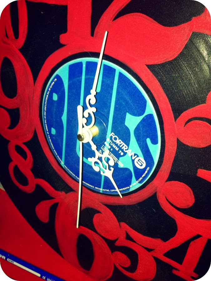 Crear un reloj artesanal: DIY y manualidades con vinilo 