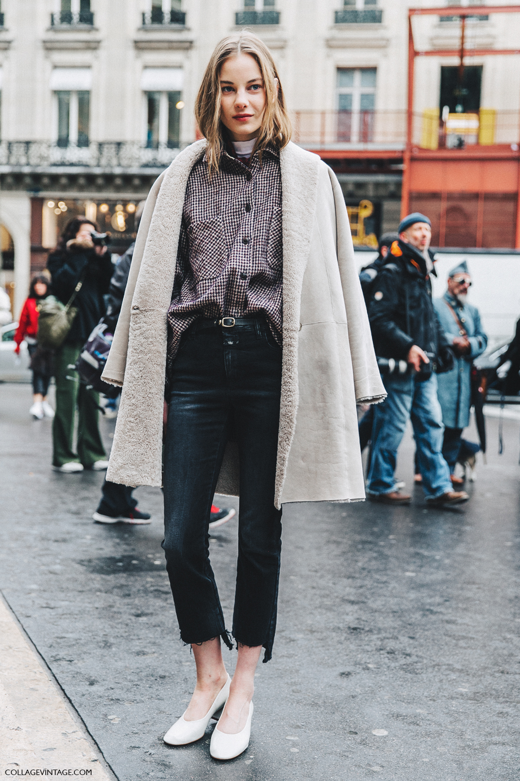 A Fresh Way to Wear Black Raw-Hem Jeans for Fall