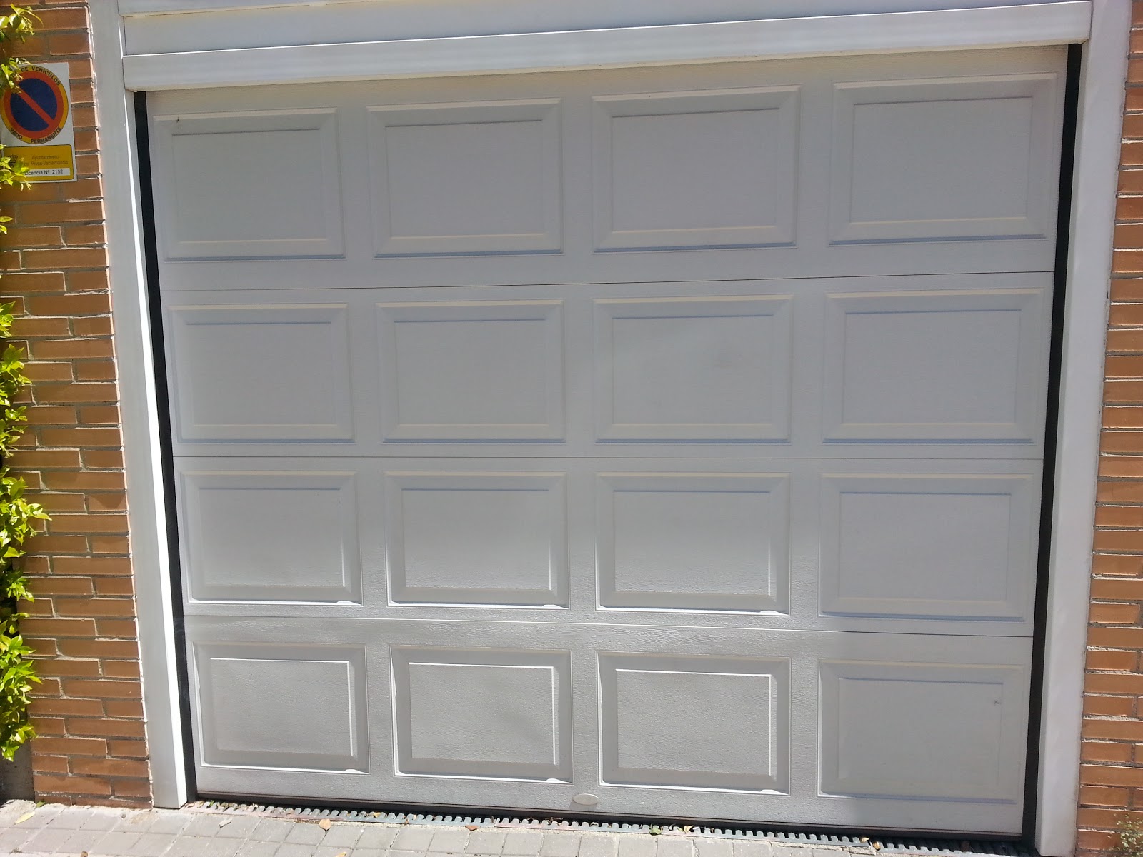 MANFERRUM CARPINTERIA METALICA: PUERTAS SECCIONALES DE GARAJE