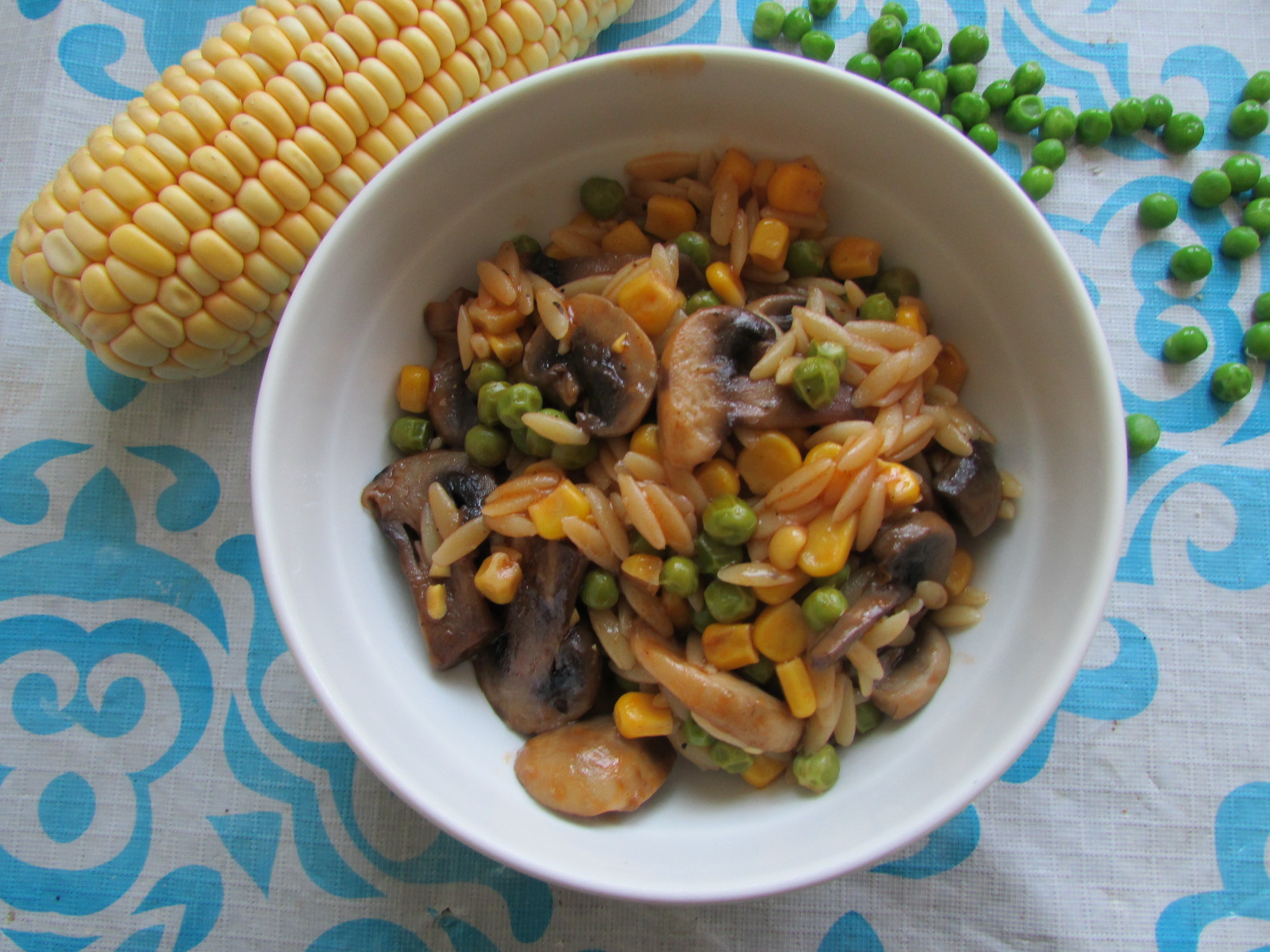 Makaron orzo z warzywami