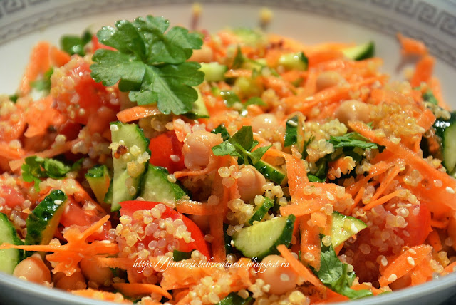 Salata colorata de vara : quinoa cu legume si naut