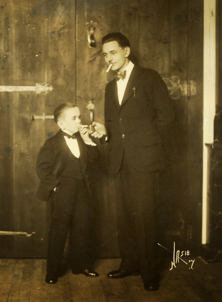 Pictures of midget actors 1930s Pictures of midget actors 1930s