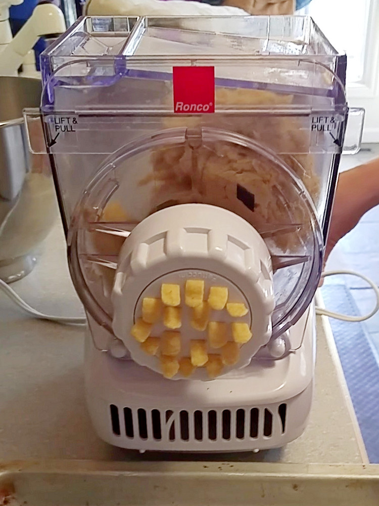 Cookistry's Kitchen Gadget and Food Reviews Ronco Pasta Maker