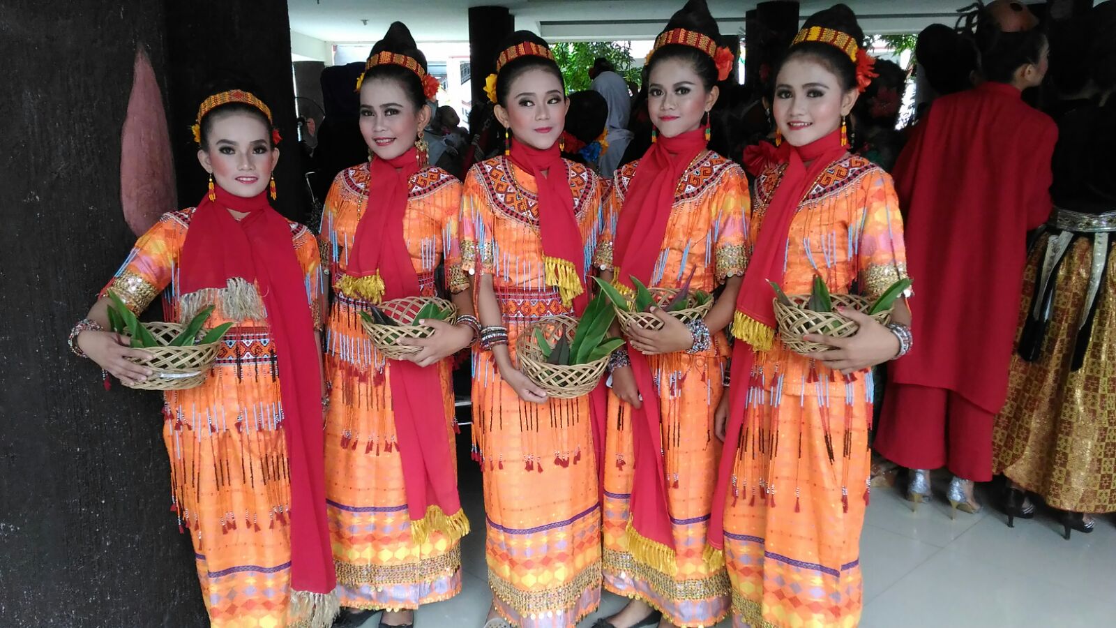 baju pengantin adat toraja 
