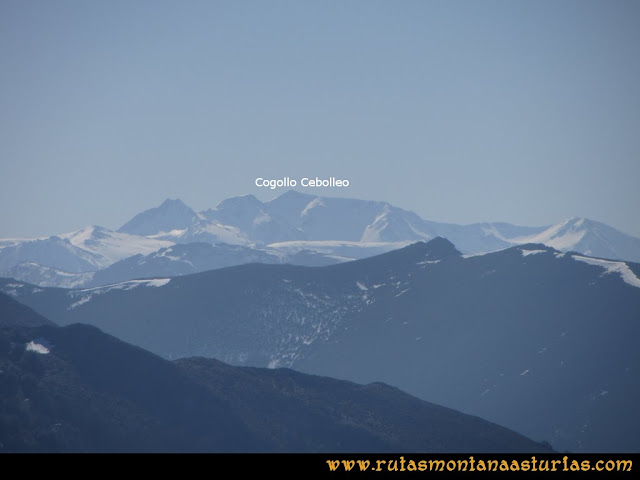 Ruta Linares, La Loral, Buey Muerto, Cuevallagar: desde la Loral, vista del Cogollo Cebolleo