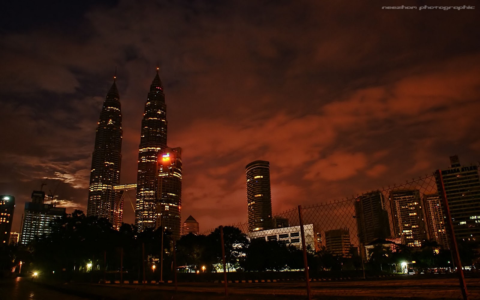  Gambar Menara  Petronas KLCC Kuala Lumpur Neezhom