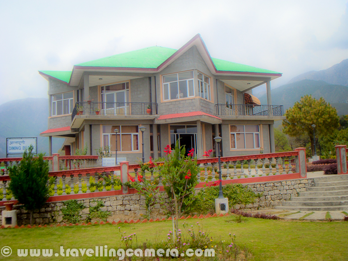 Kayakalp is a health resort in Palampur town of Himachal Pradesh which is very well located in a valley surrounded by snow covered himalayan ranges of Dhauladhar. Palampur is a beautiful town in Kangra District of Himachal Pradesh, which is also known as Dev-Bhoomi.