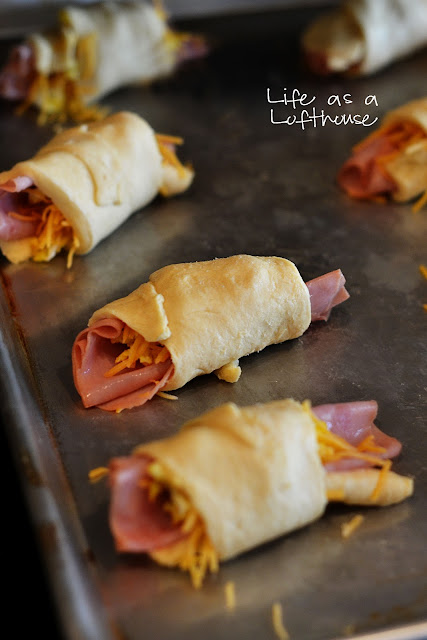 Soft and crispy crescent rolls filled with ham, egg and cheese. Life-in-the-Lofthouse.com
