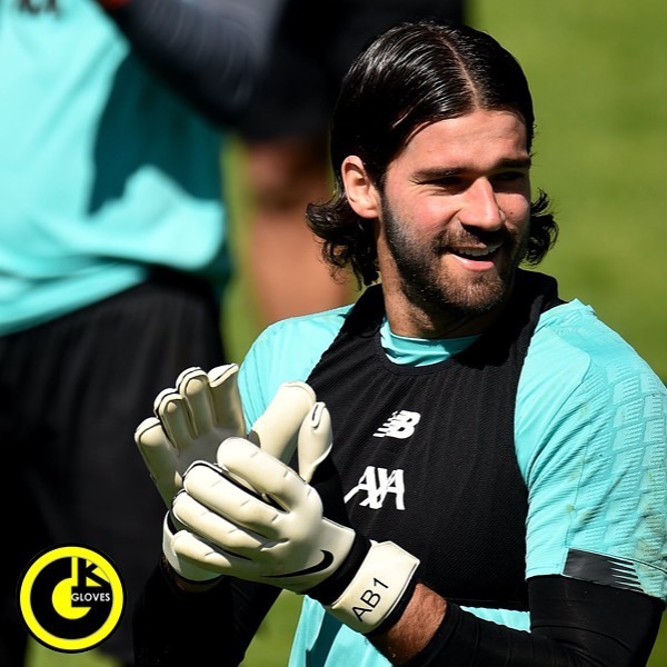 liverpool nike gloves