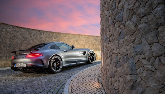 2018 Mercedes-AMG GT R Performance Reviews 2018 Mercedes-AMG GT R Performance Reviews