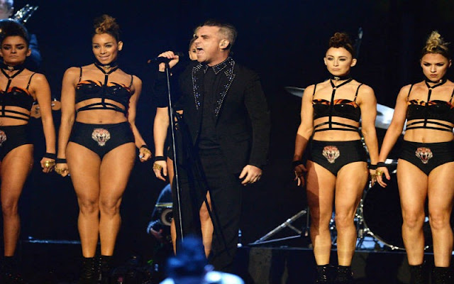 Robbie Williams se presentó en los Brit Awards 2017