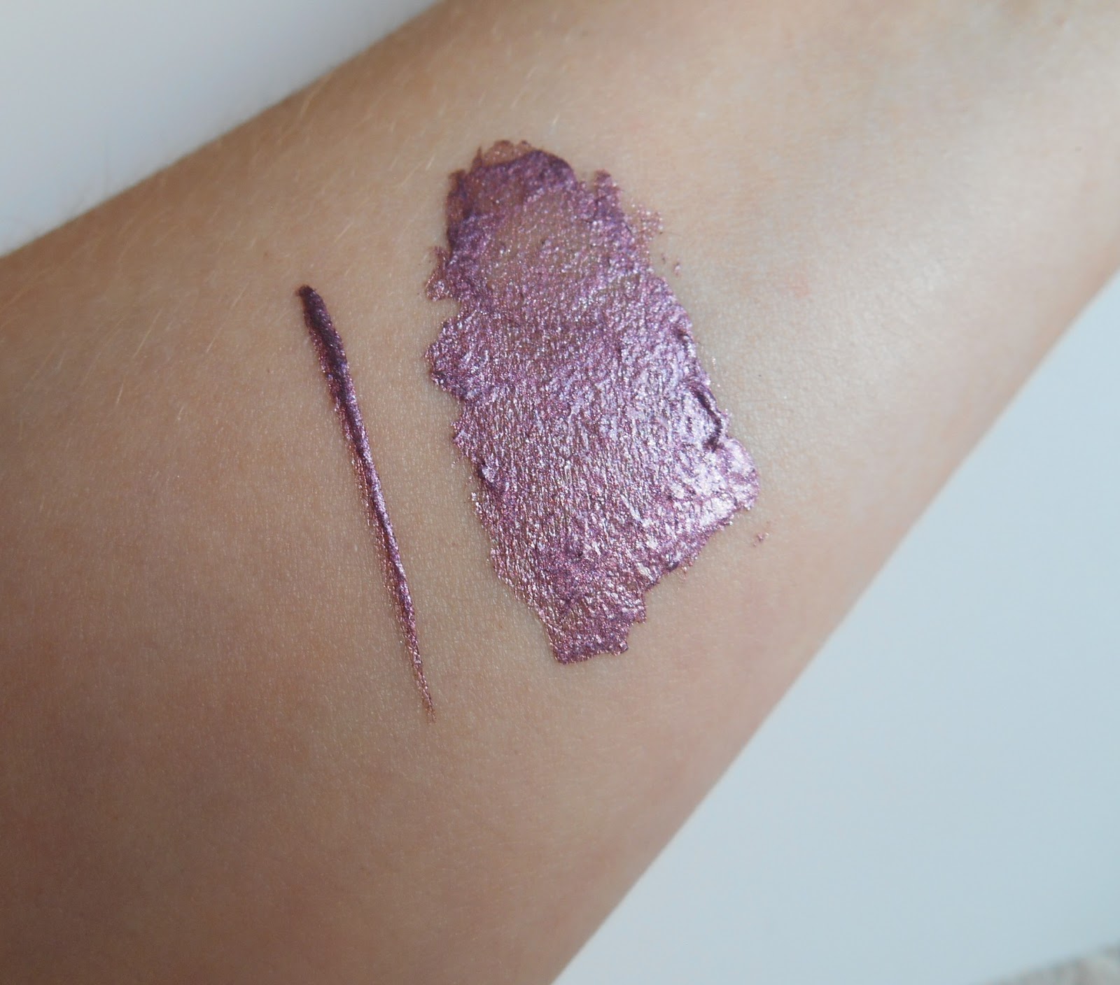 melaecannella Avon LIQUID CHROME Eyeliner Electric Blue, Plum