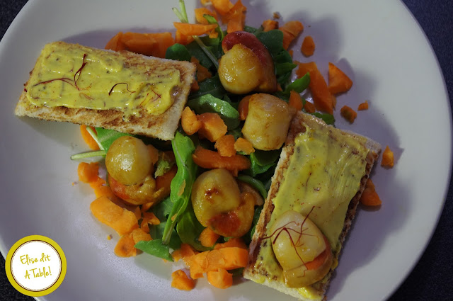 Salade croquante de St Jacques et ses toasts de beurre citronné safrané