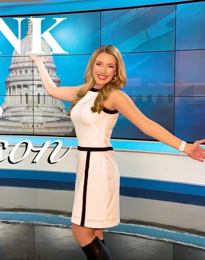 THE APPRECIATION OF NEWSWOMEN WEARING BOOTS BLOG: MORGAN WOLFE IS