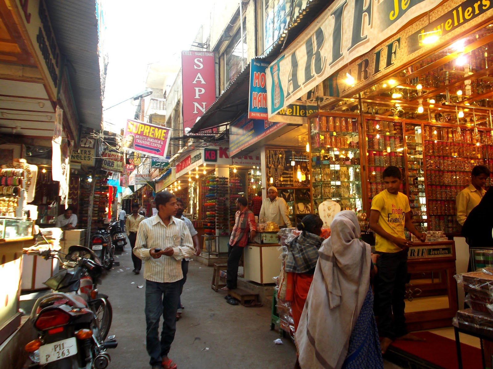 jouljet Charminar And The Bazaar