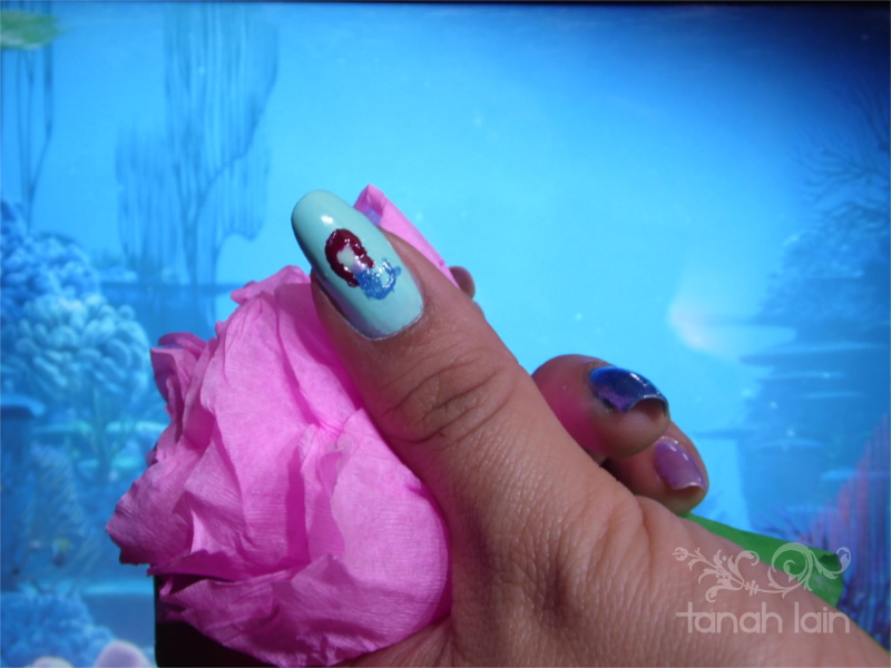 Uñas con tema de la Sirenita