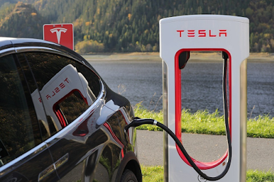 Construir una bateria Tesla és tan contaminant com el cotxe de benzina?