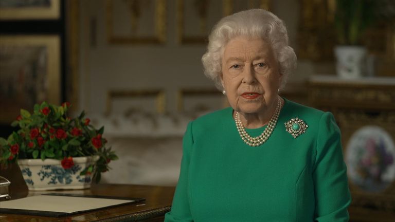 La reina Isabel II le pidió a los británicos que estén