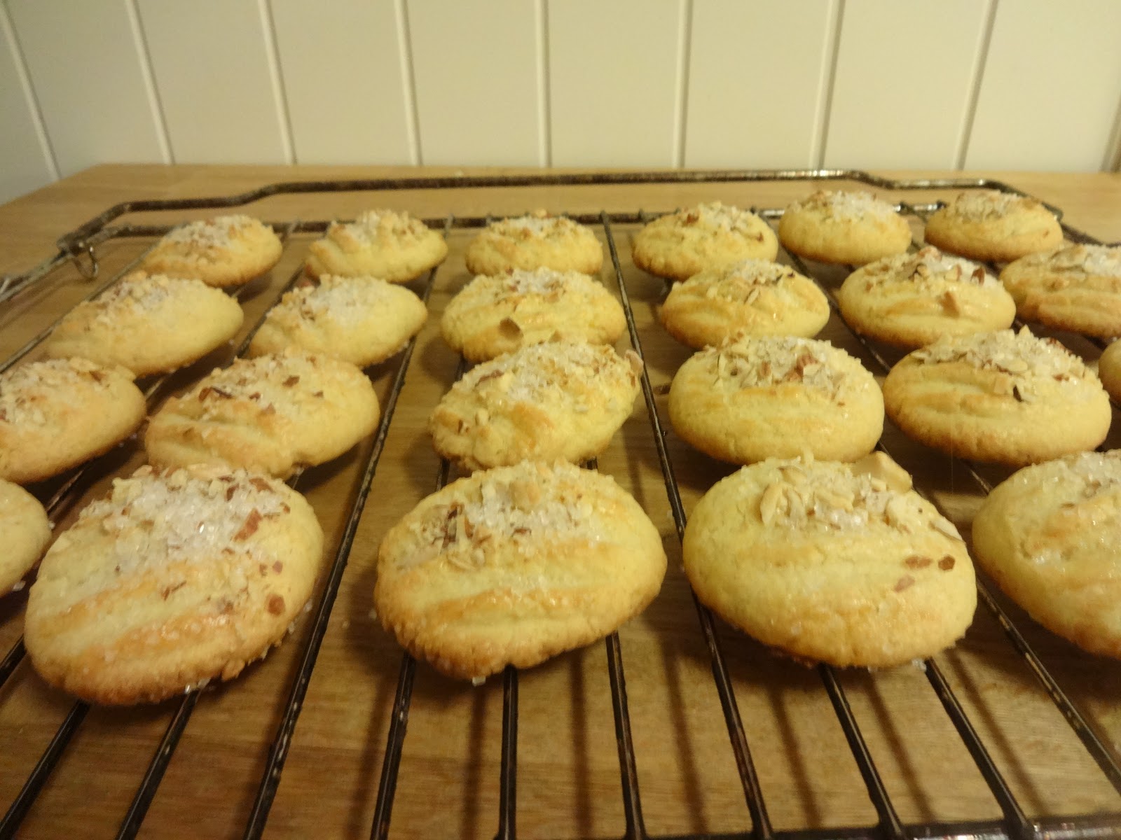 Serinakaker På Et Pent Fat