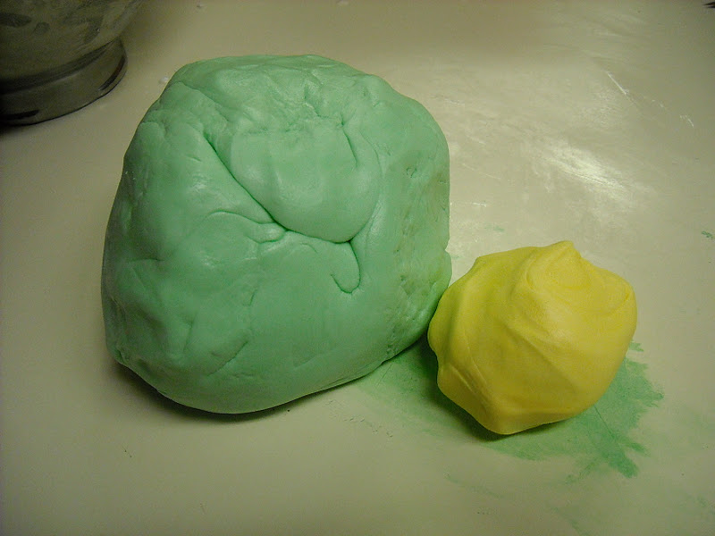 A Crafty Cook Marshmallow Fondant in Stand Mixer