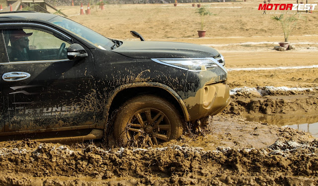 Toyota Fortuner 2016 Off-road