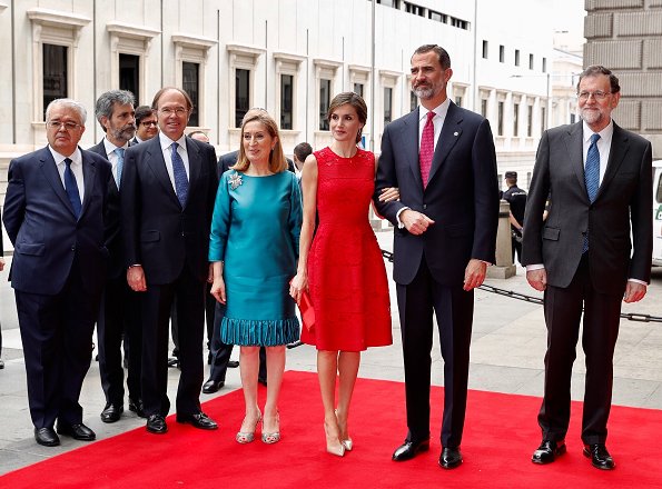 Newmyroyals Hollywood Fashion King Felipe And Queen Letizia Visited Palace Of The Parliament