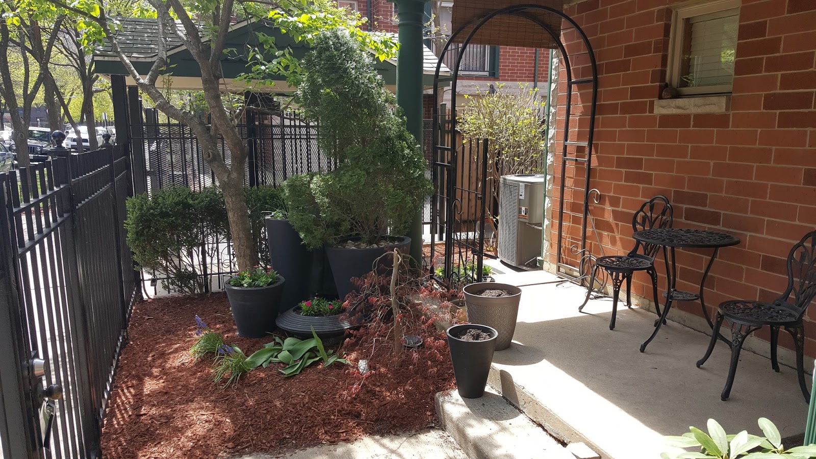 The Chicago Real Estate Local New For Sale! Edgewater Beach town house 369,900 Watch the video!