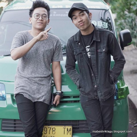 Foto Instagram Kery Astina Lagu Angkod Parodi Payung Teduh Akad