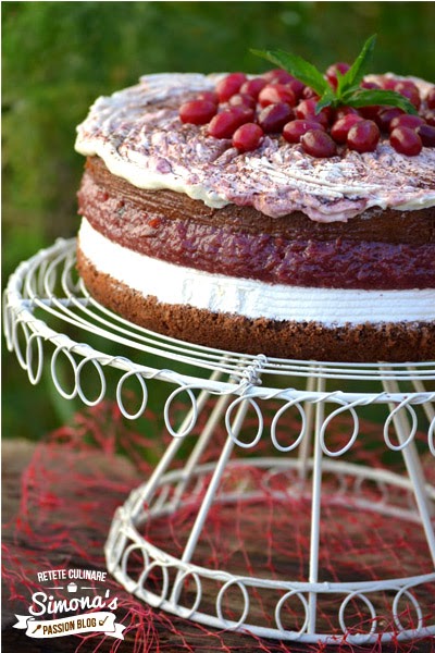 Tort cu jeleu de coarne, crema de mascarpone si lamaie