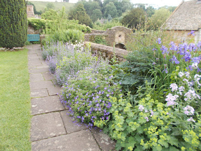 Repetition of planting in a mixed border Snowshill Manor Green Fingered Blog