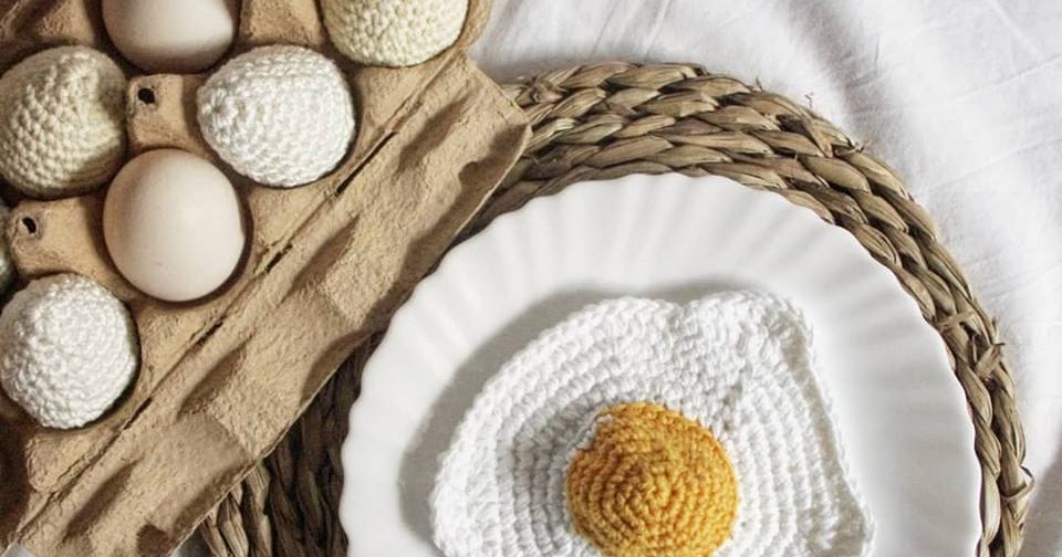 Ajuna Design: Światowy Dzień Jaja - schemat na jajko szydełkowe