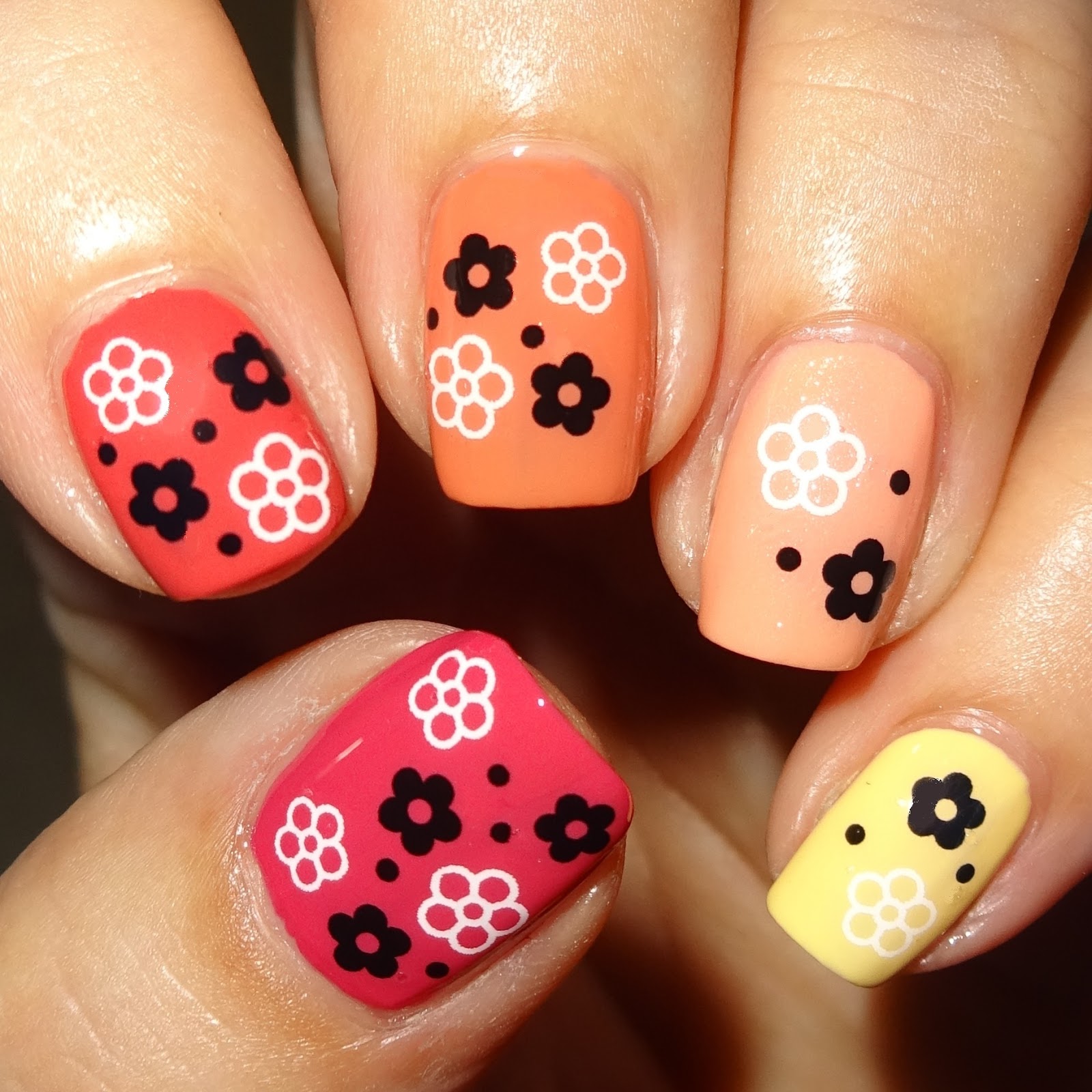 Wendy's Delights: Monochrome Daisy Nail Water Decals from Sparkly Nails