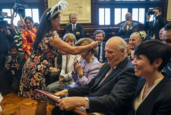 Queen Sonja visited Mayor of Santiago, Mr Felipe Alessandri and Hilde Skaar aka SKAAR. President Sebastián Piñera and First Lady Cecilia Morel Montes