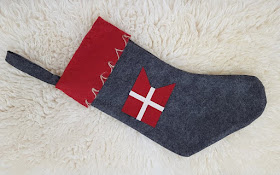 Unsere drei dänischen Adventskalender. Der stilvolle Weihnachtsstrumpf trägt den Dannebrog, die dänische Flagge.