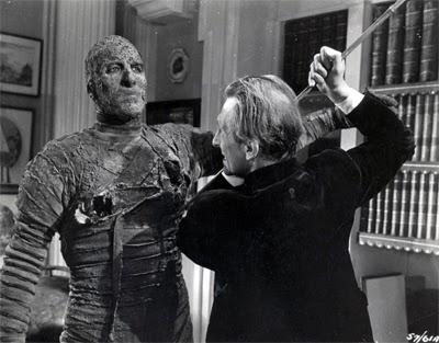 Still - Christopher Lee and Peter Cushing in The Mummy, 1959