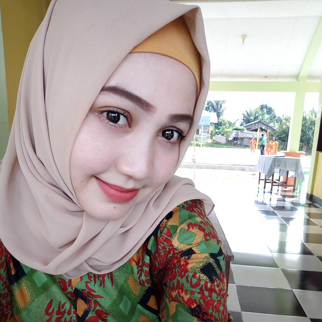 Kumpulan foto lengkap mama muda berjilbab - CantikaMagz