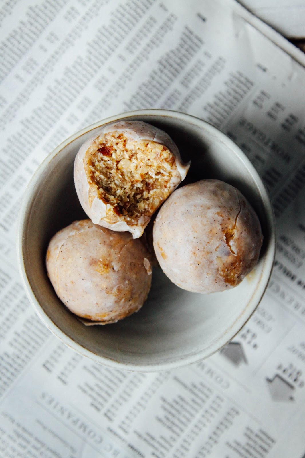This Rawsome Vegan Life RAW VEGAN DONUT HOLES {vanilla This Rawsome Vegan Life RAW VEGAN DONUT HOLES {vanilla