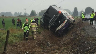Un bus de pasajeros protagonizó un accidente en la ruta que une Freire con Villarrica: 24 personas resultaron lesionadas.