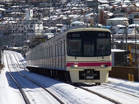 京王電鉄　各停　高尾行き3　8000系(2014大雪のため日中運行)