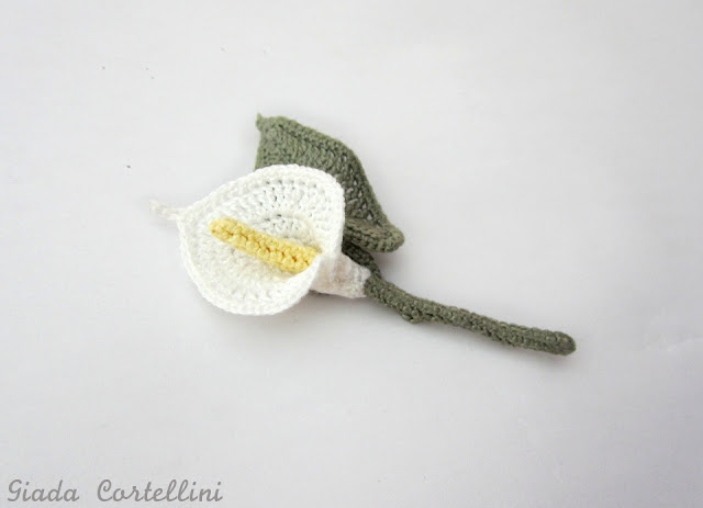 https://www.etsy.com/listing/234097502/boutonnierecrochet-calla-lily?ref=shop_home_active_3