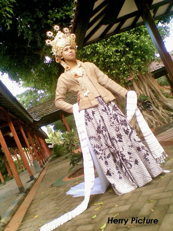 Langgeng Adinata Prayogo "Catatan ChoCho Adin": Busana Kebaya Karung