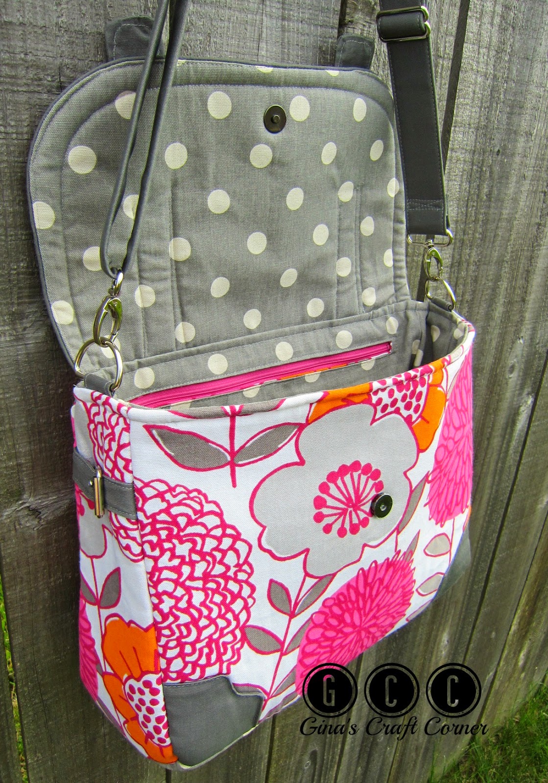 Gina's Craft Corner: Laptop AND iPad Bag in Fun Summer Colors