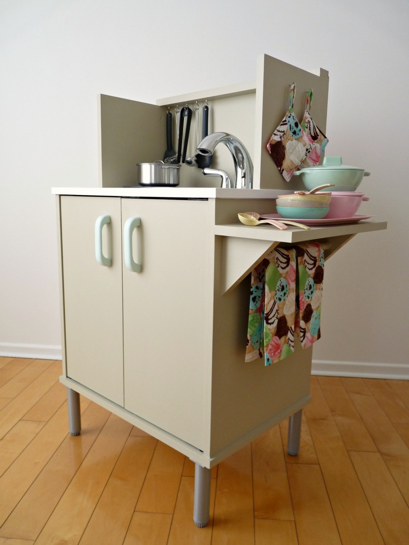 How to make a play kitchen