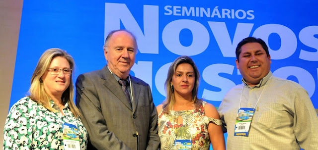 Presidente da CNM, ladeado pelo "trio bom de voto" da região...