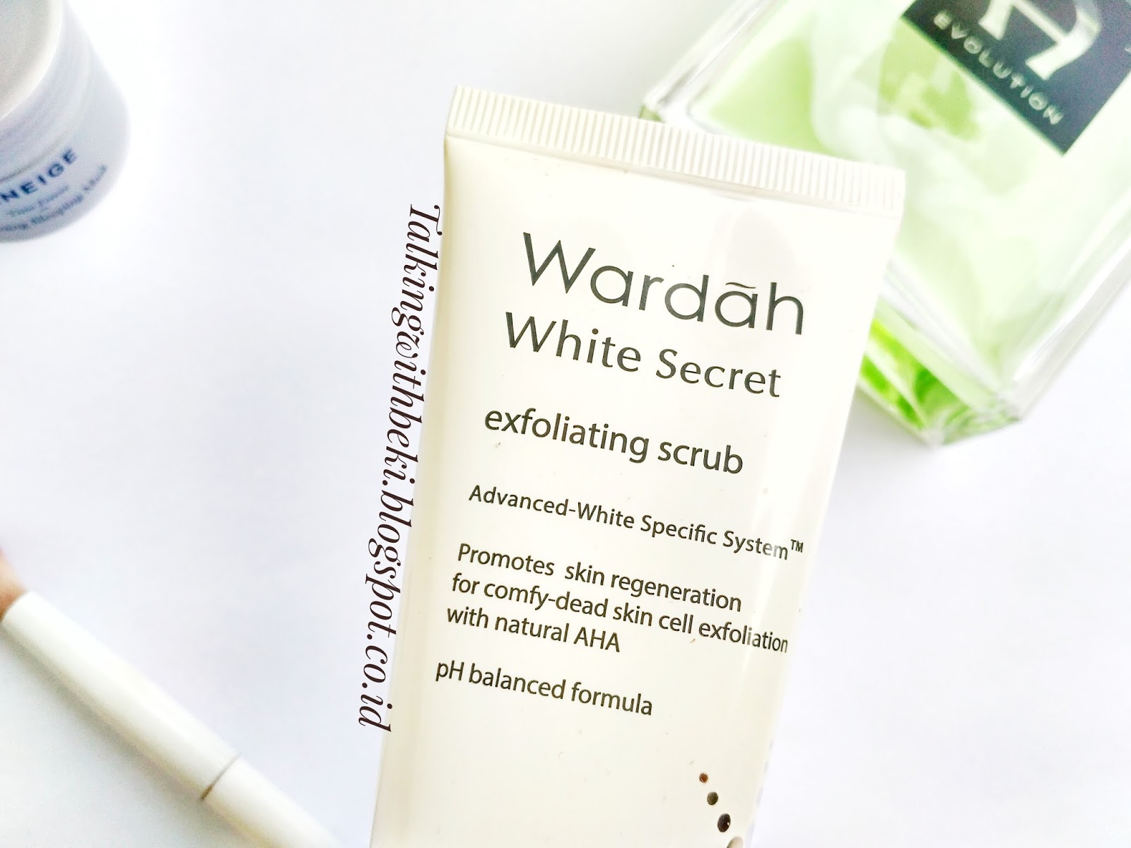 Review Wardah White Secret Exfoliating Scrub Talking With Beki